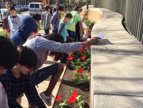 Picture of students in the garden in Chicago, Illinois