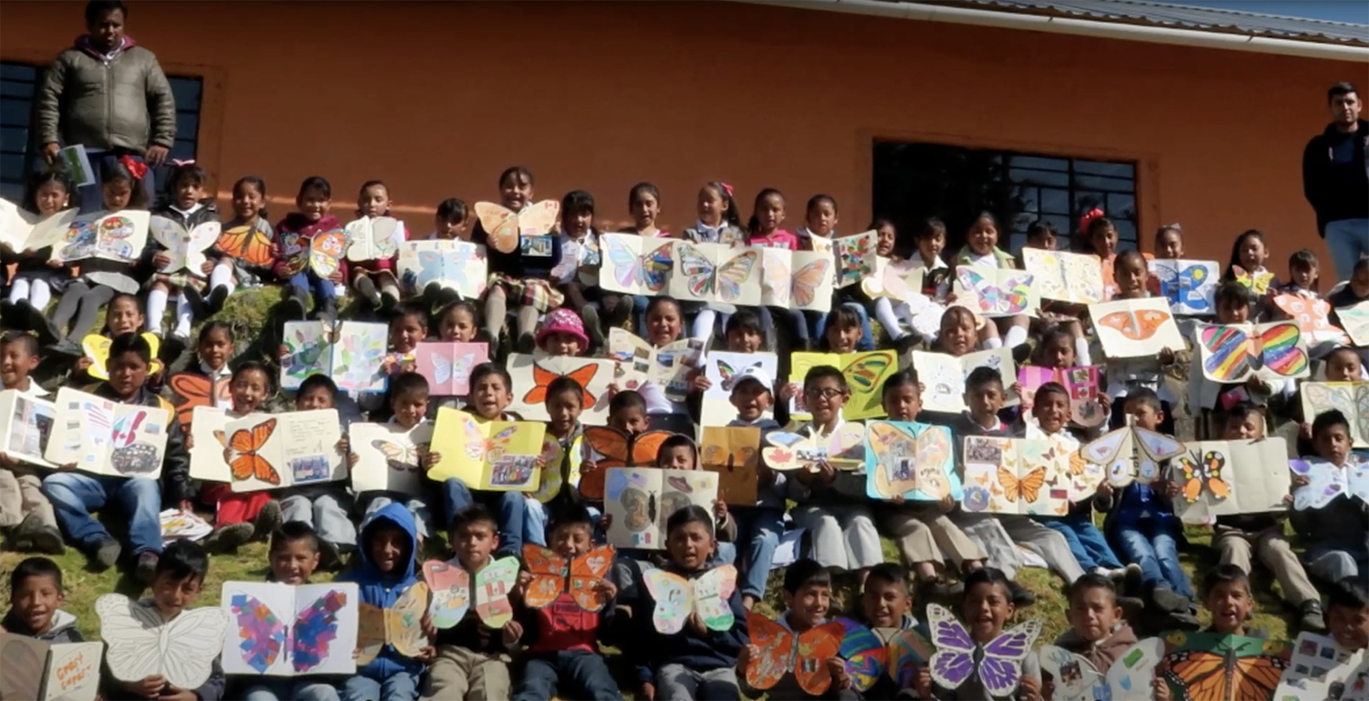 Students holding Ambassador Monarchs in Mexico