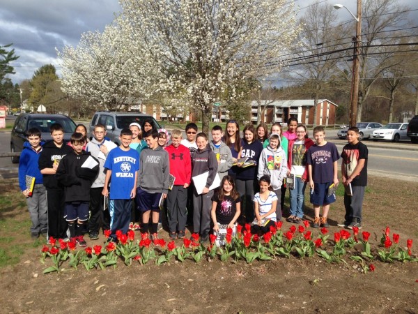 Picture of Woodbury School students and Test Garden