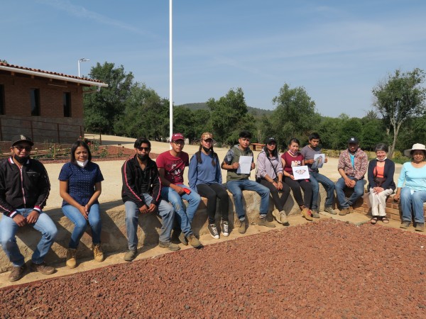 Undergraduate students and M.C. Magdalena Bautista Paque, Academic Coordinator of the Universidad para el Bienestar Benito Juárez García.