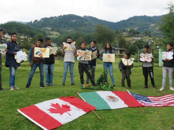 Students with Ambassador Monarchs