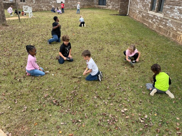 children planting tulip bulbs in Alabama