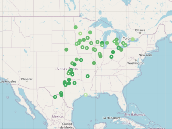 A map of the United States, southern Canada and northern Mexico showing monarch roost observations, starting in the Midwest before funneling into Texas